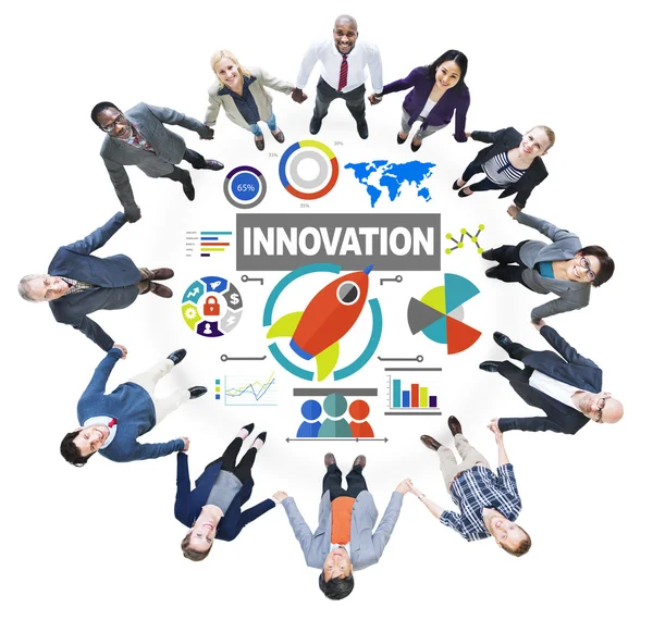 Gruppo di persone e concetto di innovazione — Foto Stock