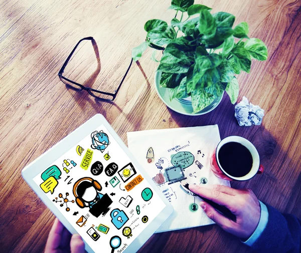 Man using tablet with Customer Service — Stock Photo, Image