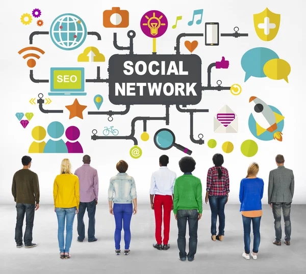 Pessoas diversas e conceito de mídia social — Fotografia de Stock