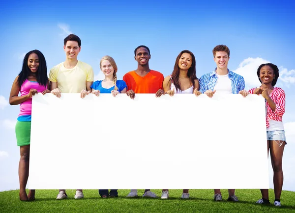 Grupo de amigos al aire libre Concepto — Foto de Stock