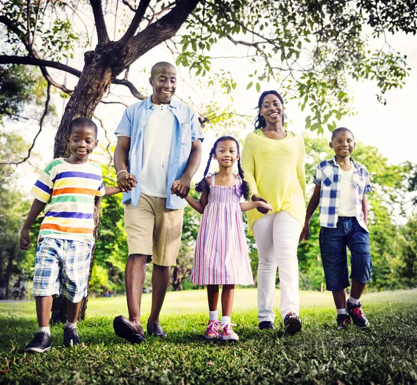 Felice Famiglia Africana durante le vacanze — Foto Stock