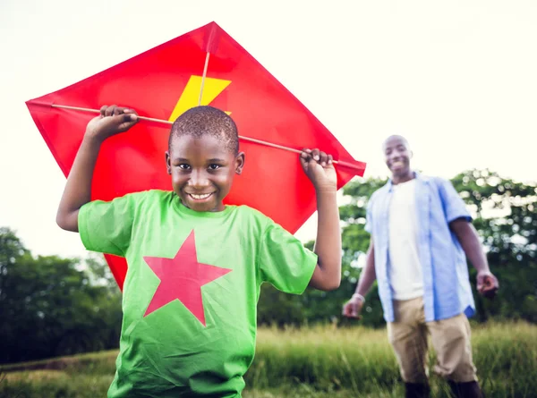 Mutlu Afrika aile eğleniyor — Stok fotoğraf