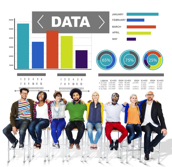 Emberek és adatok Analytics koncepció — Stock Fotó