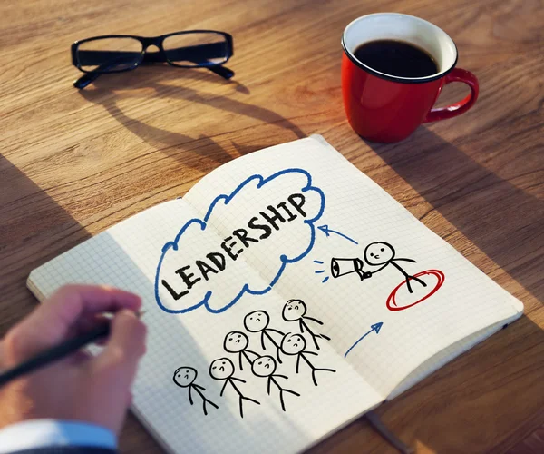 Unternehmer-Brainstorming über Führung — Stockfoto