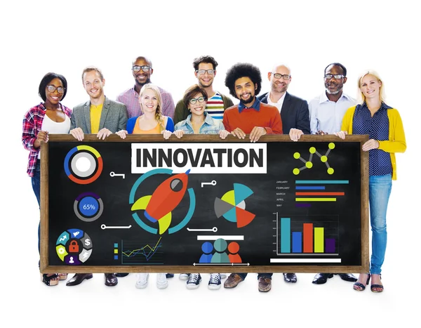 Diversas personas y concepto de innovación — Foto de Stock