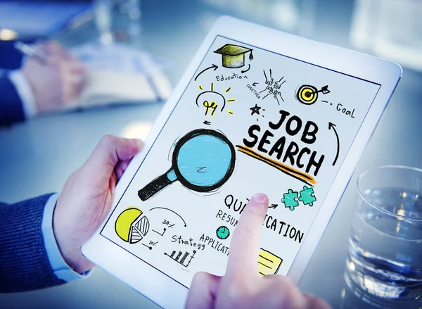 Uomo d'affari che utilizza tablet e Job Search Concept — Foto Stock