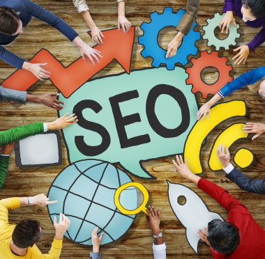 Seo ile masa etrafında insanlar