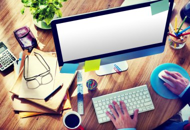 boş bilgisayar masaüstü ev ofis adam çalışma kavramı