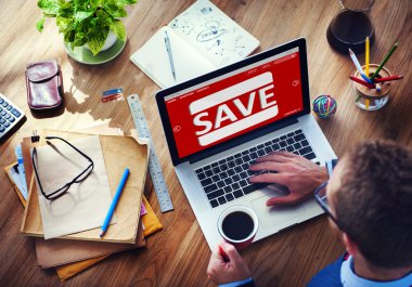 Adam çalışan dizüstü E-ticaret ile