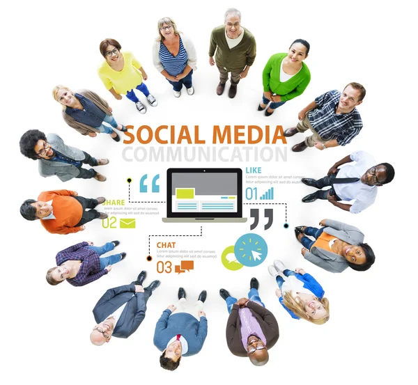 Pessoas ao redor do conceito de mídia social — Fotografia de Stock