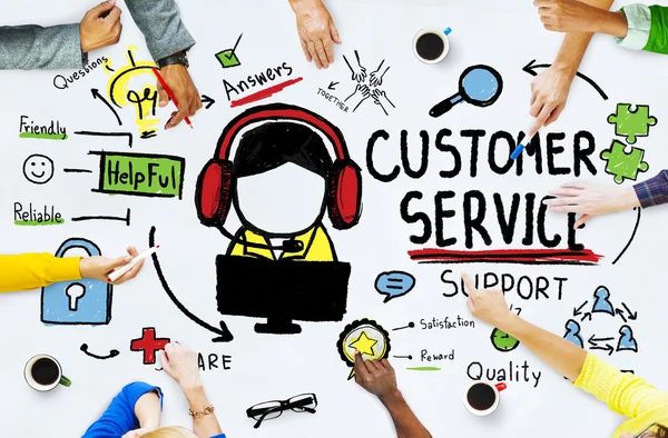 Diversas personas y concepto de servicio al cliente — Foto de Stock