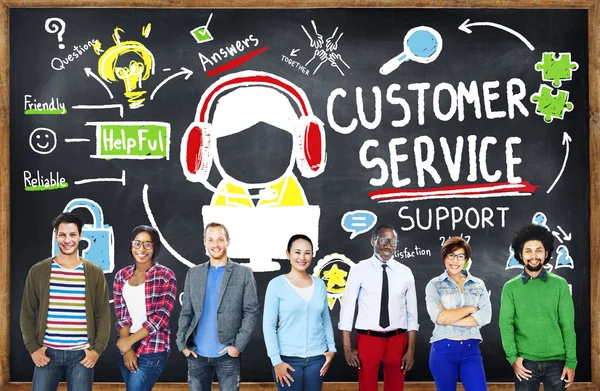 Diversas personas y concepto de servicio al cliente — Foto de Stock