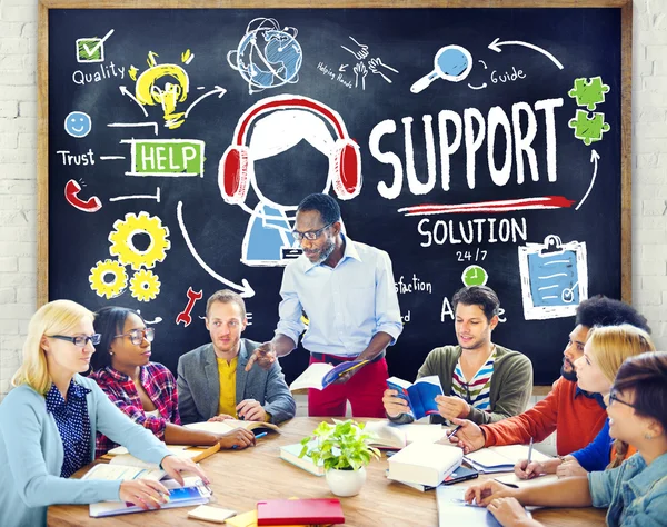 Diverse persone e concetto di soluzione di supporto — Foto Stock