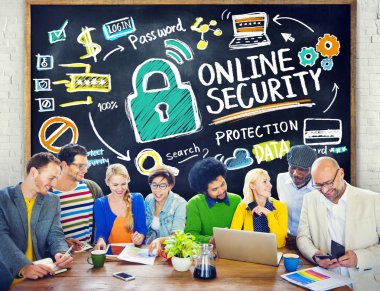 Çevrimiçi güvenlik hakkında tartışmaya insanlar