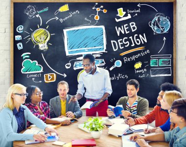 İnsanlar Webdesign kavramı hakkında tartışıyor