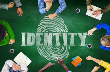 toplantıda çeşitli insanlar