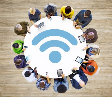 Farklı insanlar ve Wifi kavramı