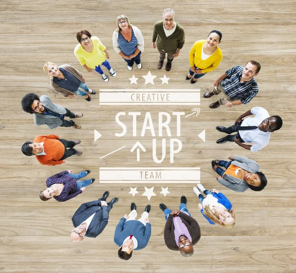 ผู้คนรอบๆ คอนเซ็ปต์ Start Up — ภาพถ่ายสต็อก