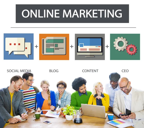 Diversas personas y concepto de marketing online — Foto de Stock