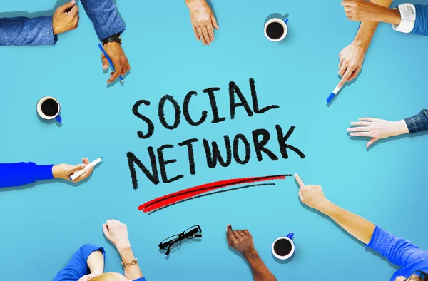 Concetto di persone e social network — Foto Stock