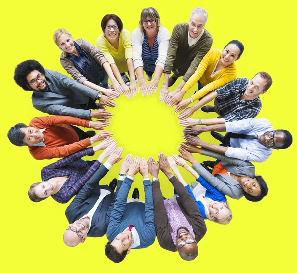 Les gens en cercle Concept d'unité — Photo