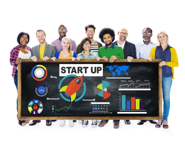 Persone che tengono banner con Start up Concept — Foto Stock