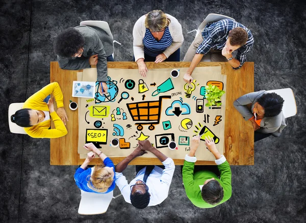 Persone con concetto di marketing online — Foto Stock