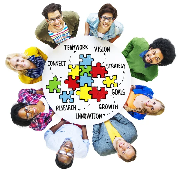 Mensen en Teamwork puzzel Concept — Stockfoto