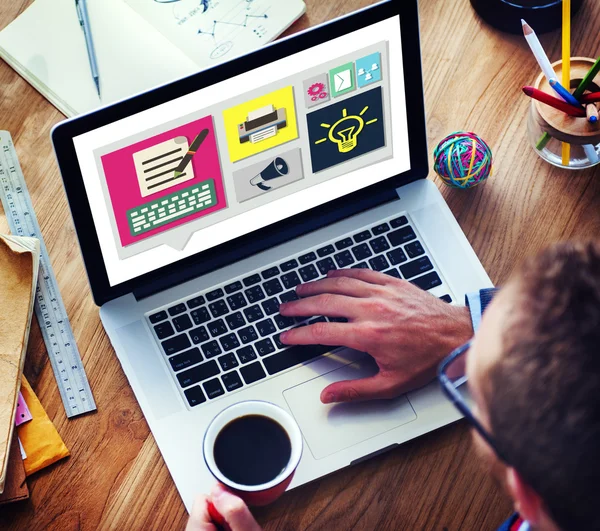 Man working on laptop — Stock Photo, Image