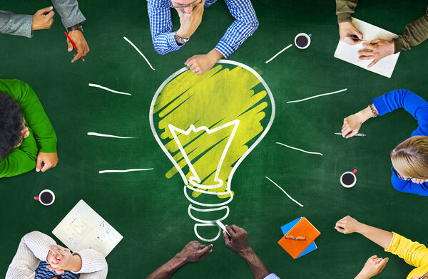 Разные люди спорят
