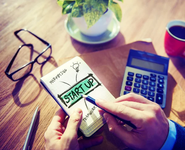 Empresario trabajando con Start Up — Foto de Stock