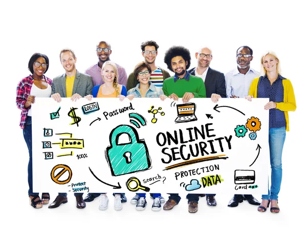 Mensen houden van de banner met Online veiligheidsconcept — Stockfoto