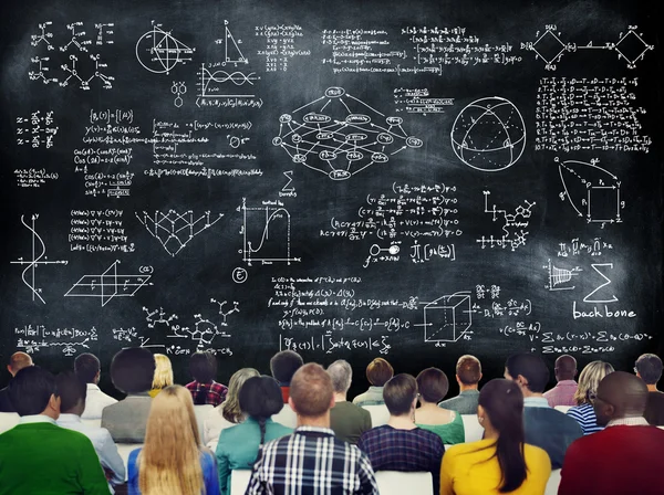 İnsanlar Semineri matematiksel simgeler hakkında — Stok fotoğraf