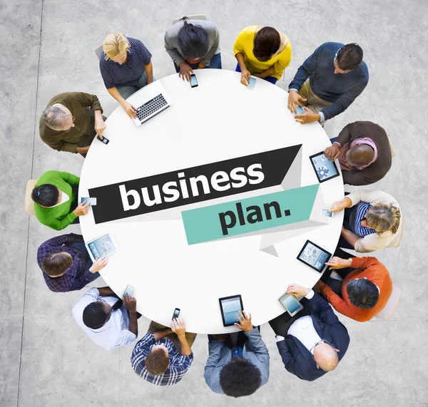 다양 한 사람과 사업 계획 전략 — 스톡 사진
