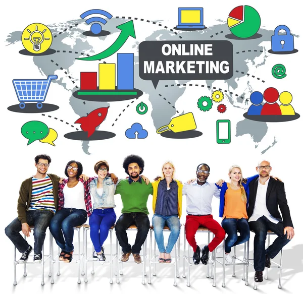 Diverse mensen en online marketing — Stockfoto