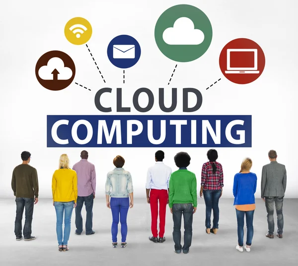Diversas personas y Cloud Computing —  Fotos de Stock