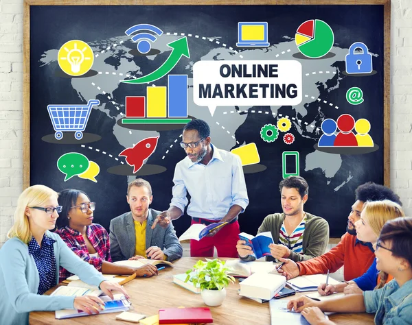 Diversas pessoas e Marketing Online — Fotografia de Stock