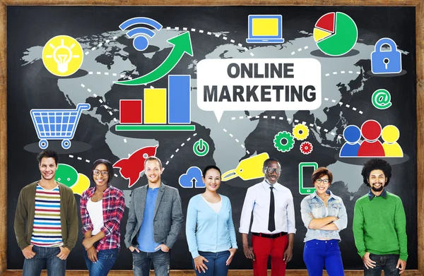 Diverse mensen en online marketing — Stockfoto
