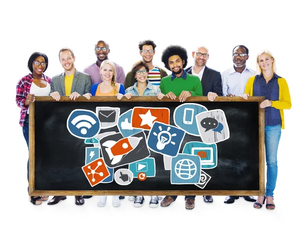 Diverse mensen en sociale media concept — Stockfoto