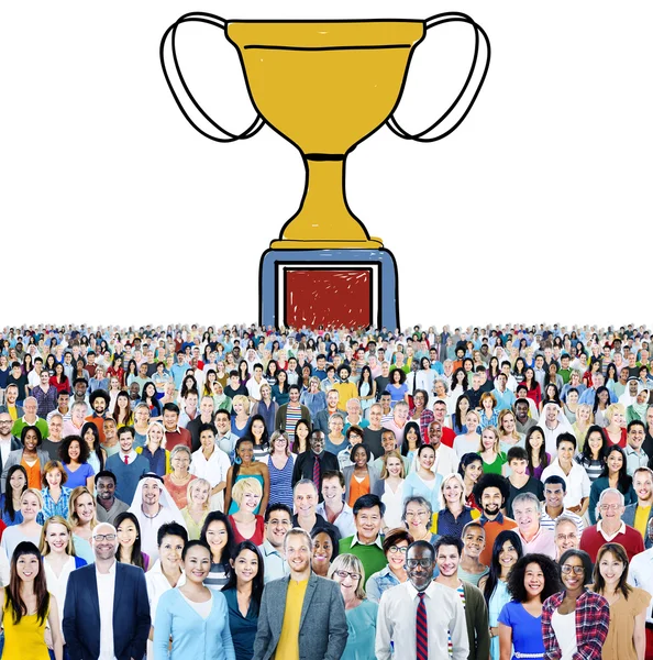 Diversas personas y trofeo de motivación — Foto de Stock