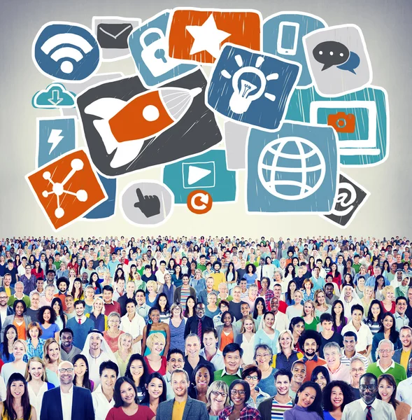 Diverse people and Social Media — Stock Photo, Image