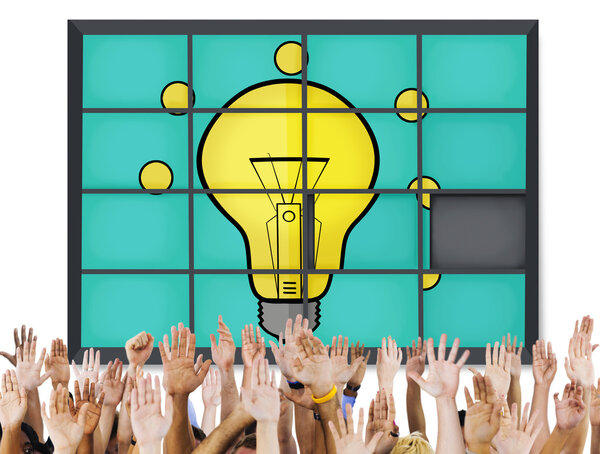 человеческие руки, поднимающиеся вверх
