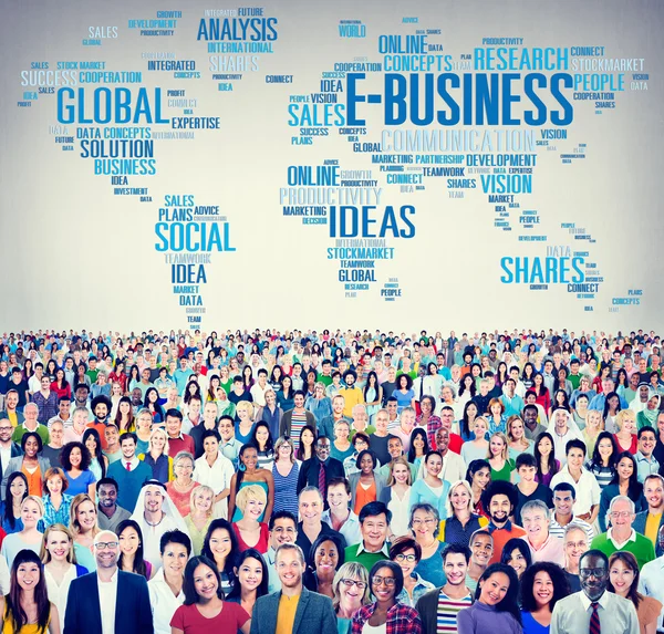 Diverse persone e concetto di E-Business — Foto Stock