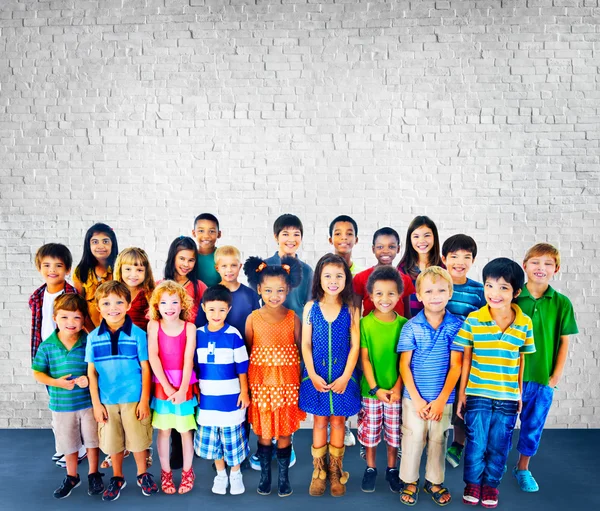 Adorables enfants souriants — Photo