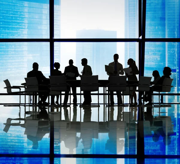 Les gens d'affaires à meeing au bureau — Photo