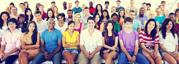 Glückliche Menschen zusammen — Stockfoto