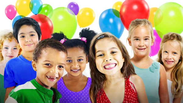 Bonito diversas crianças sorrindo — Fotografia de Stock