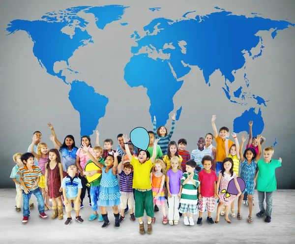 Adorables niños sonrientes — Foto de Stock