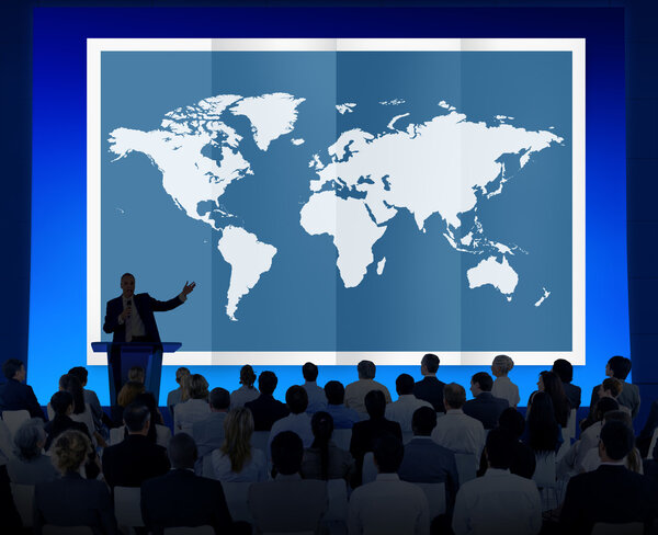 люди на семинаре о мировом глобальном бизнесе
