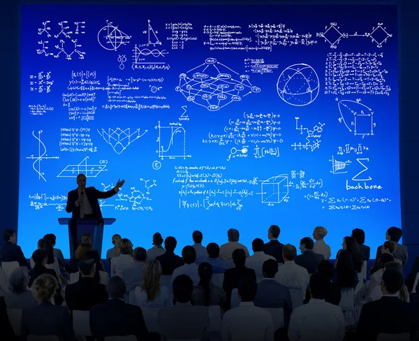 Människor på seminarium om formel matematik — Stockfoto